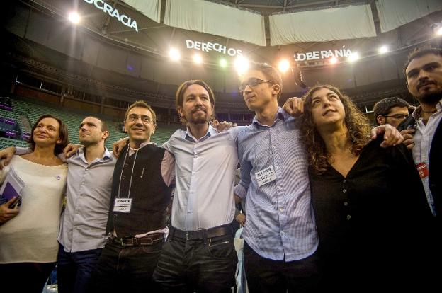 Bescansa, Alegre, Monedero, Iglesias, Errejón y González; en  la asamblea fundacional de Vistalegre I en octubre de 2014. :: r. c.