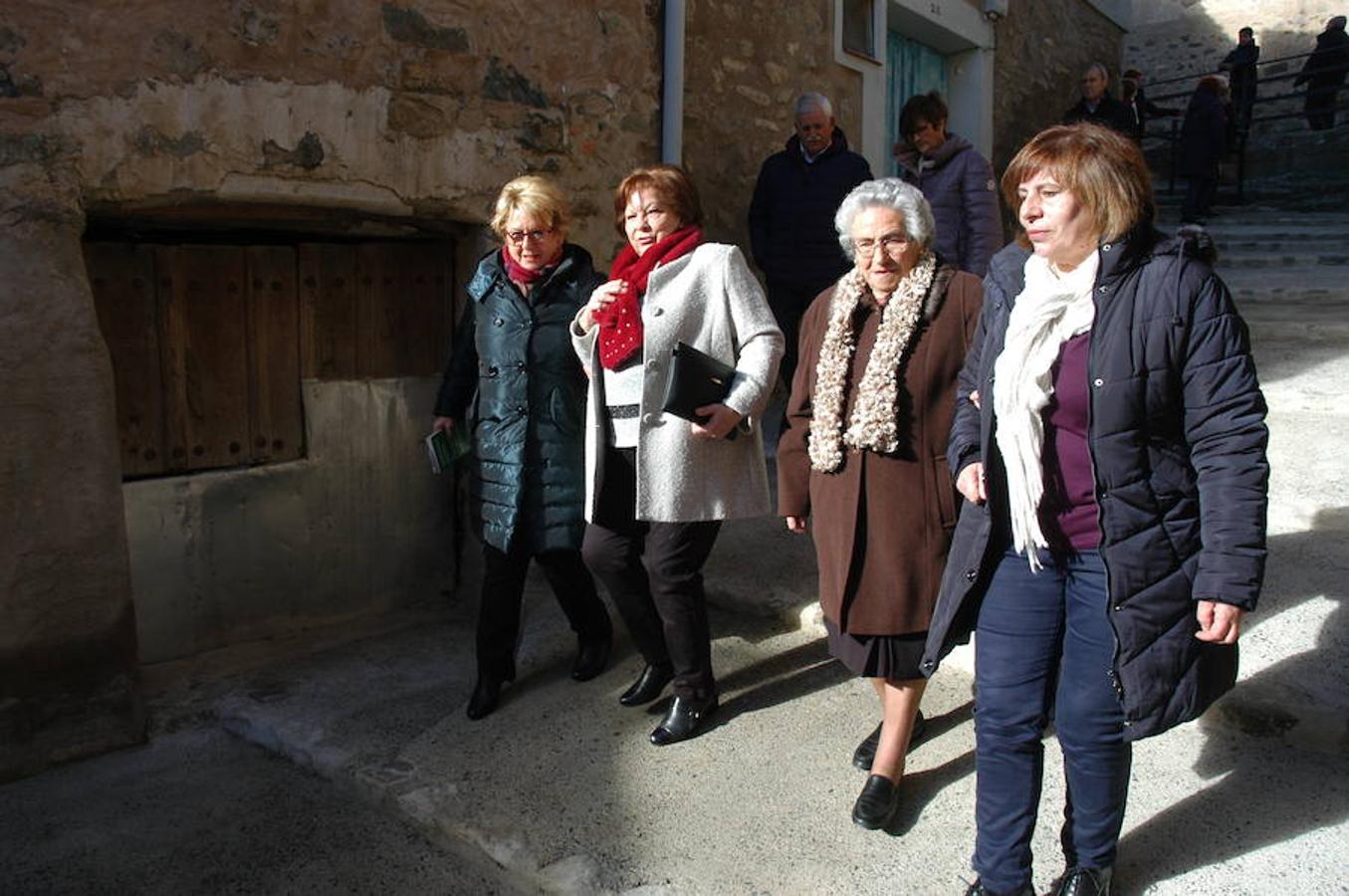 Los festejos en torno a San Antón y San Sebastián se celebran con fervor y alegría en Valdeperillo. La subasta de roscos, a cargo de José Ramón León, sirvió para recaudar 1.600 euros con la asistencia de un centenar de personas