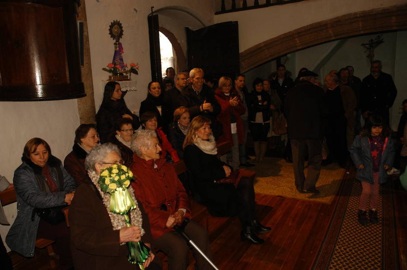 Los festejos en torno a San Antón y San Sebastián se celebran con fervor y alegría en Valdeperillo. La subasta de roscos, a cargo de José Ramón León, sirvió para recaudar 1.600 euros con la asistencia de un centenar de personas