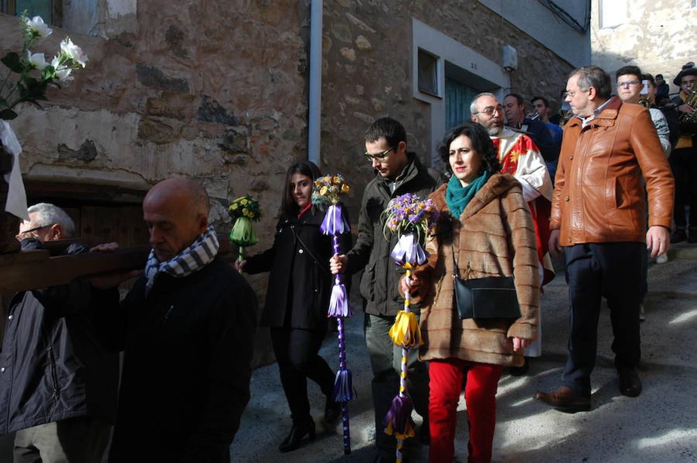 Los festejos en torno a San Antón y San Sebastián se celebran con fervor y alegría en Valdeperillo. La subasta de roscos, a cargo de José Ramón León, sirvió para recaudar 1.600 euros con la asistencia de un centenar de personas