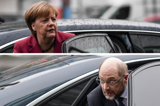 Combo fotográfico con las llegadas de Merkel y Schulz a la sede de la CDU. :: C. B. / efe