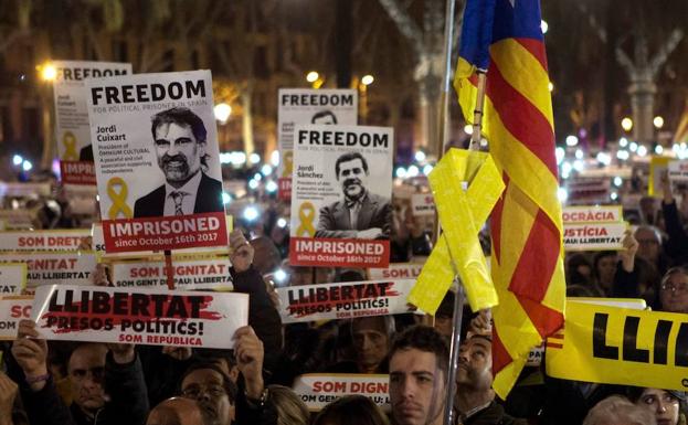 Concentración de ANC en Barcelona para exigir la libertad de Jordi Sánchez y Jordi Cuixart.