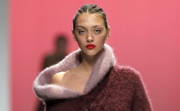 Imagen principal - Las tendencias más vistas en Mercedes Benz Fashion Week Madrid