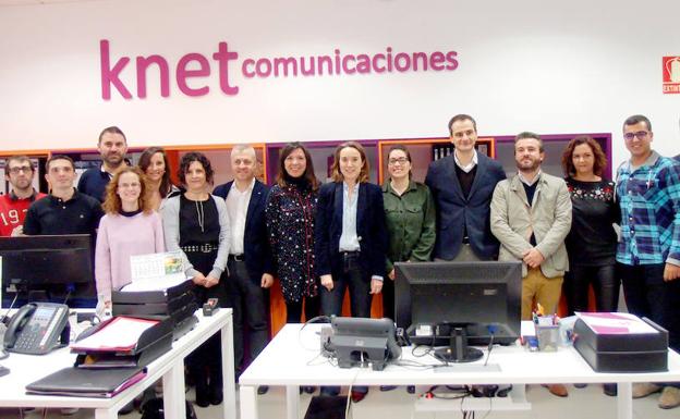 Cica Gamarra ha visitado las nuevas instalaciones de KNET Comunicaciones. 
