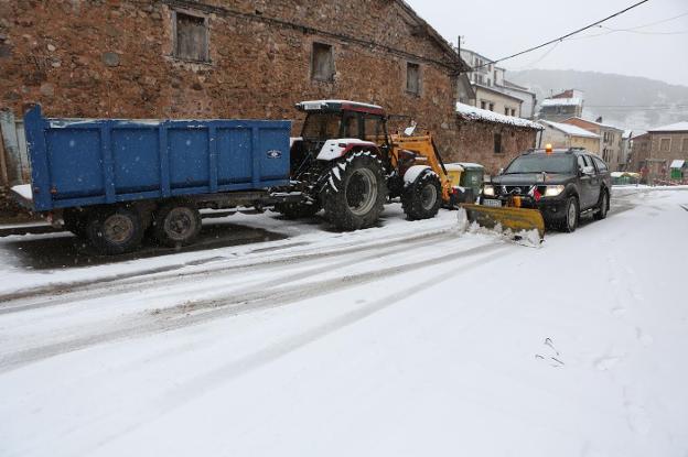 La nieve en la calles de Ortigosa de Cameros. :: sonia tercero
