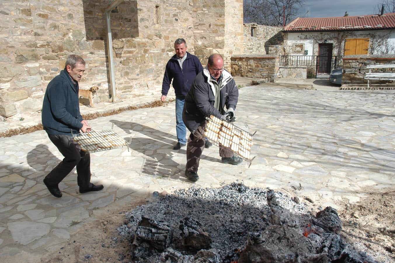 Navajun celebra San Blas con hoguera, bendicion y tostadas