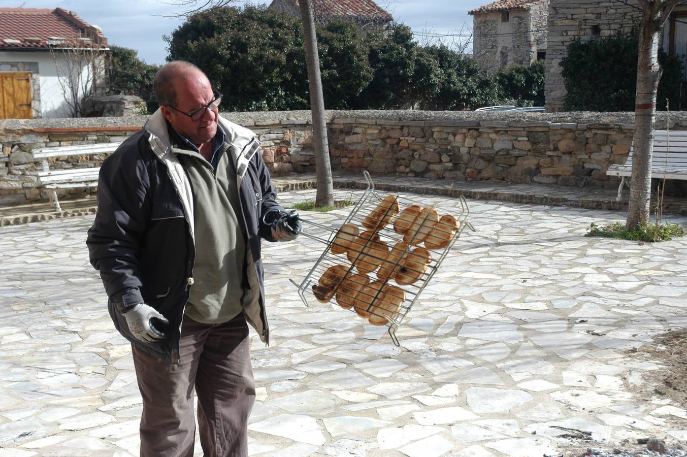 Navajun celebra San Blas con hoguera, bendicion y tostadas