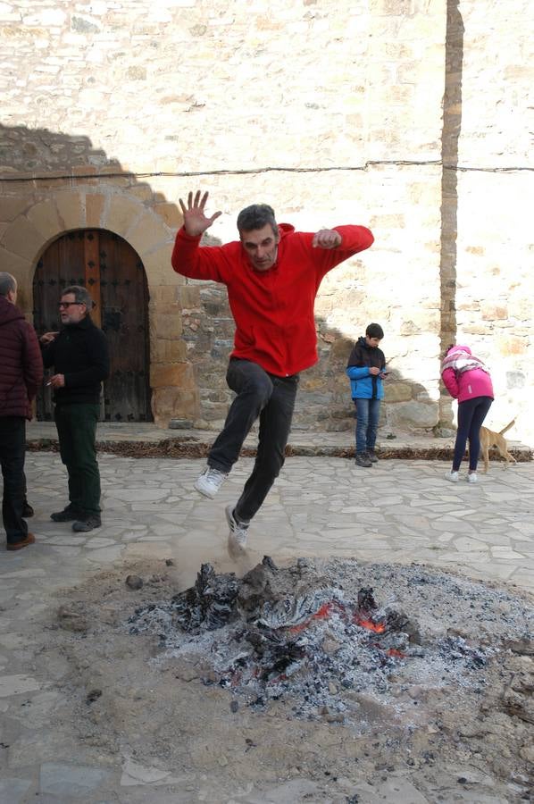 Navajun celebra San Blas con hoguera, bendicion y tostadas