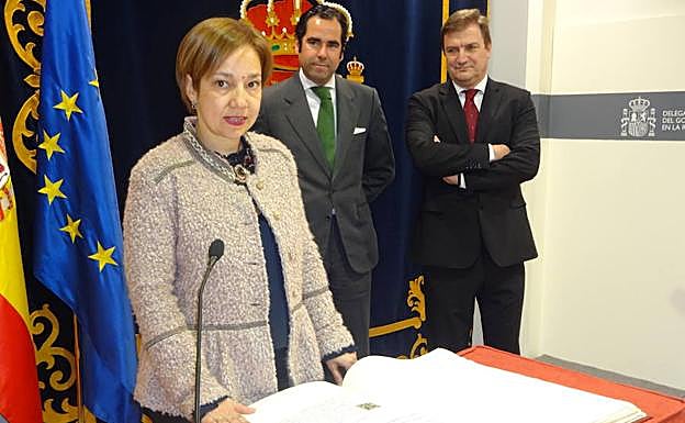Manuela Merino jura el cargo. 