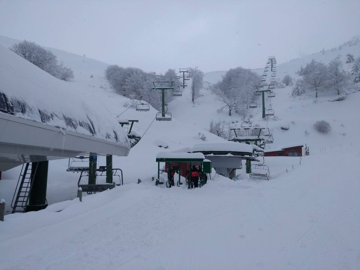 El temporal de nieve nos ha dejado una imagen única de la estación de esquí
