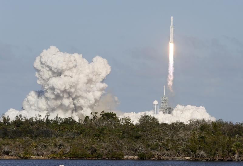 El lanzamiento del Falcon Heavy, en imágenes