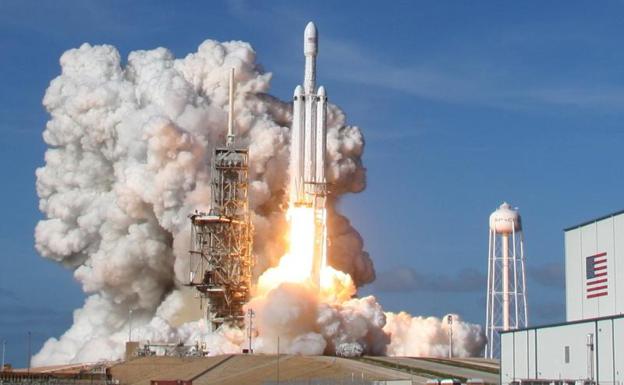 Despegue del Falcon Heavy desde Cabo Cañaveral (Florida).