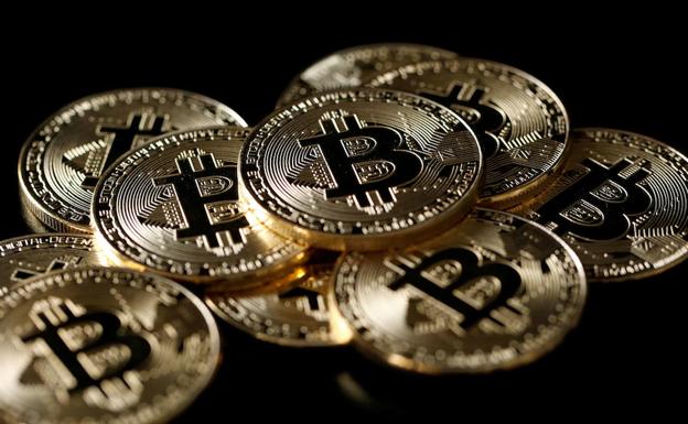 Varias fichas de 'bitcoin'.