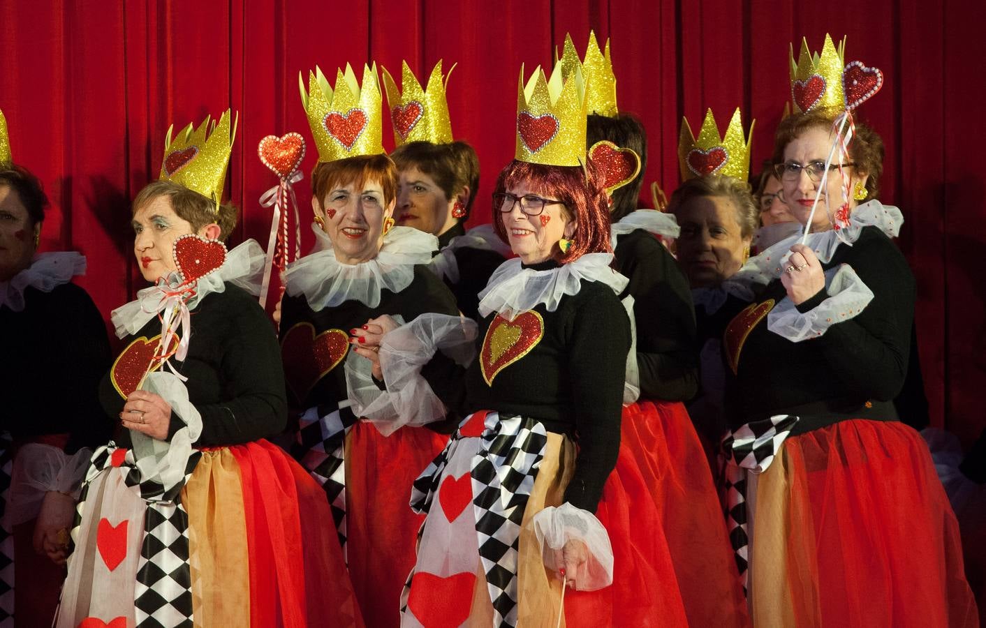 Reinas de corazones, bailarinas de cabaret...se pudieron ver en la tradicional fiesta logroñesa