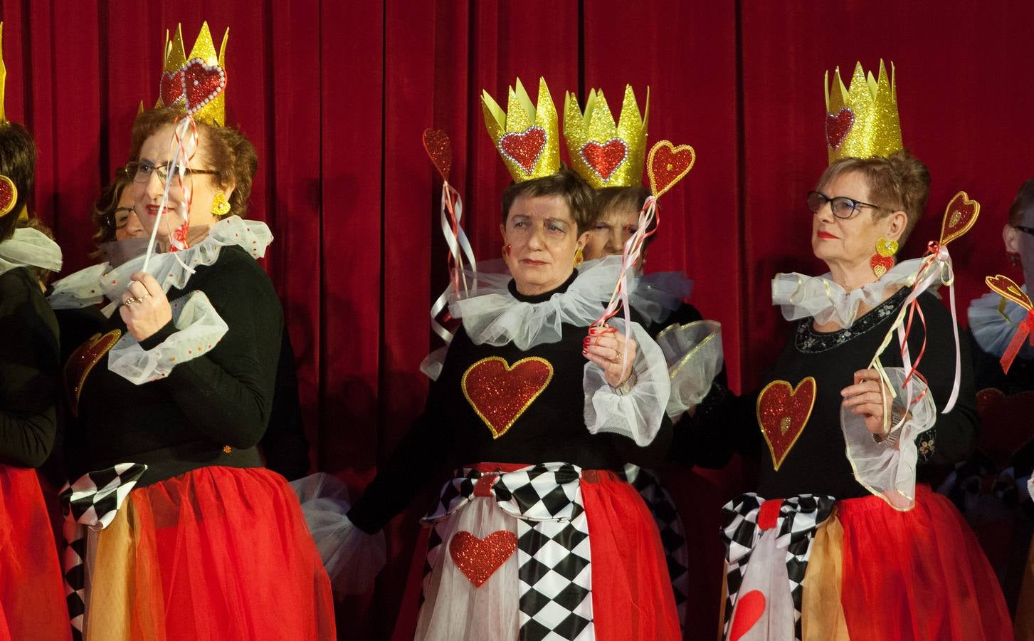 Reinas de corazones, bailarinas de cabaret...se pudieron ver en la tradicional fiesta logroñesa