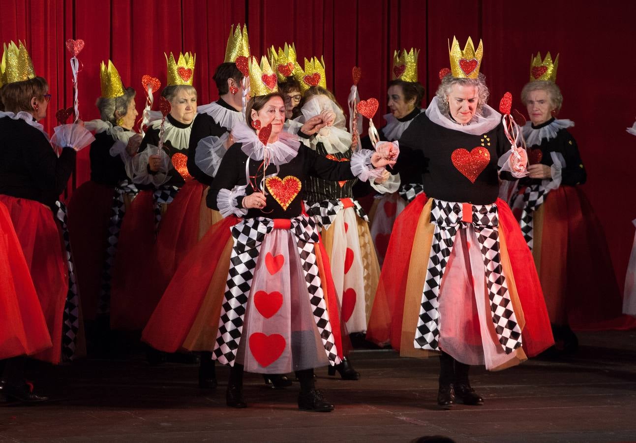 Reinas de corazones, bailarinas de cabaret...se pudieron ver en la tradicional fiesta logroñesa