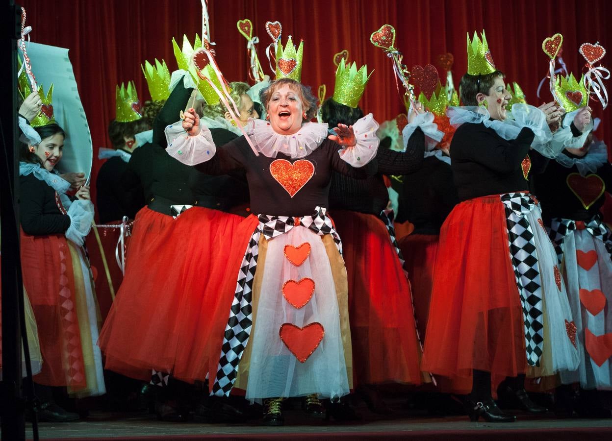 Reinas de corazones, bailarinas de cabaret...se pudieron ver en la tradicional fiesta logroñesa