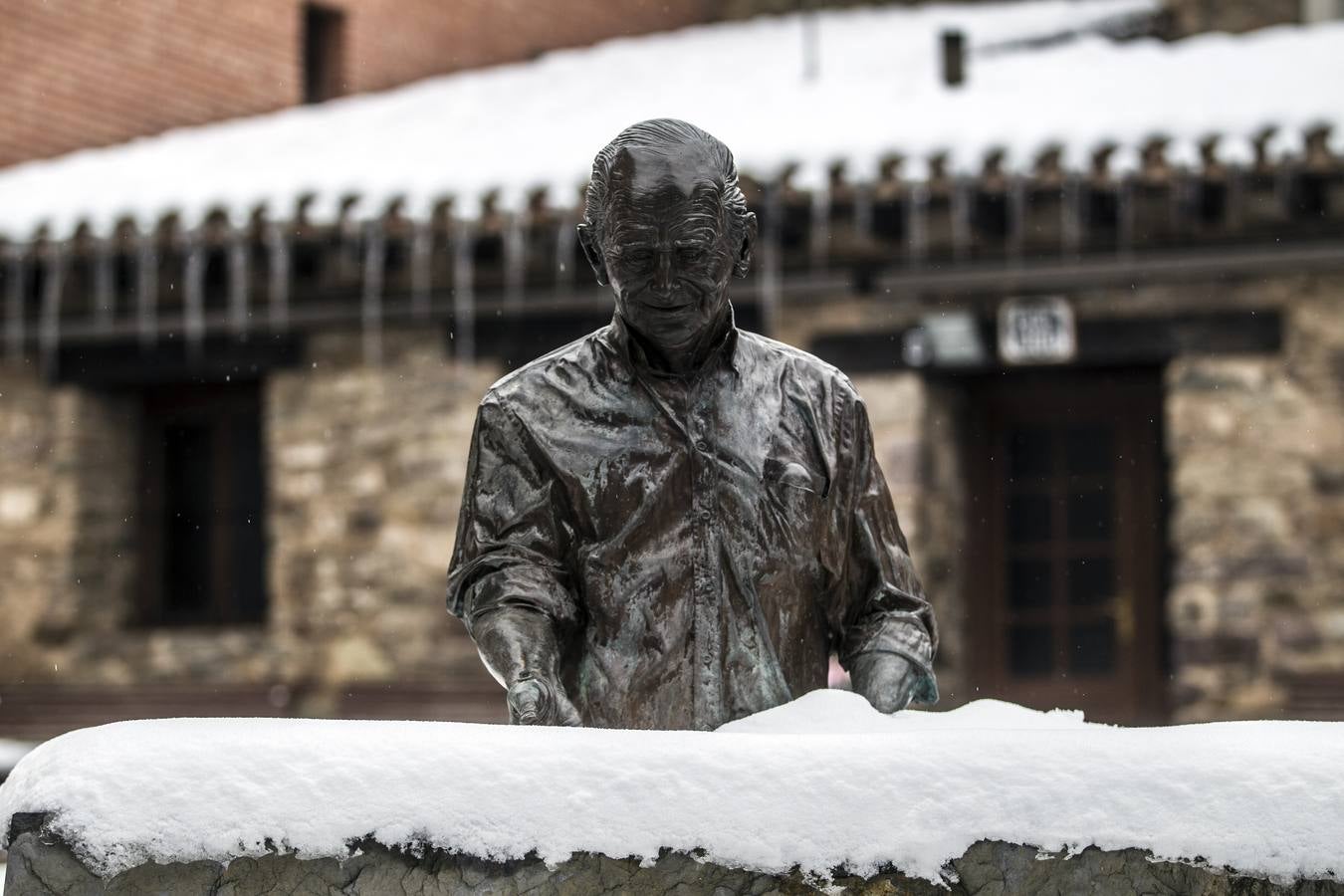 La nieve y el hielo cubren La Rioja