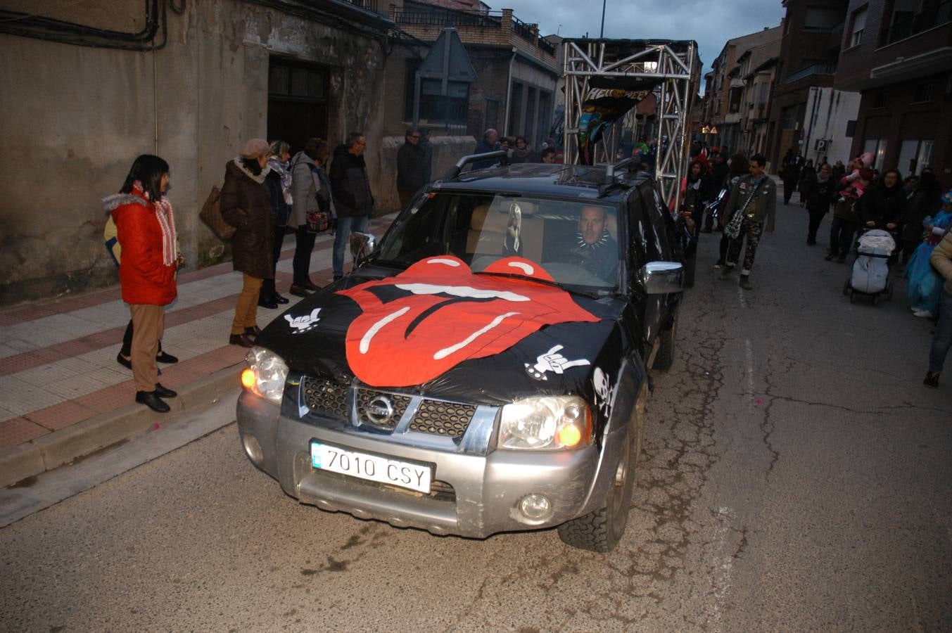 Cervera disfrutó de su desfile de Carnaval, que comenzó con un ligero retraso y del que todos disfrutaron