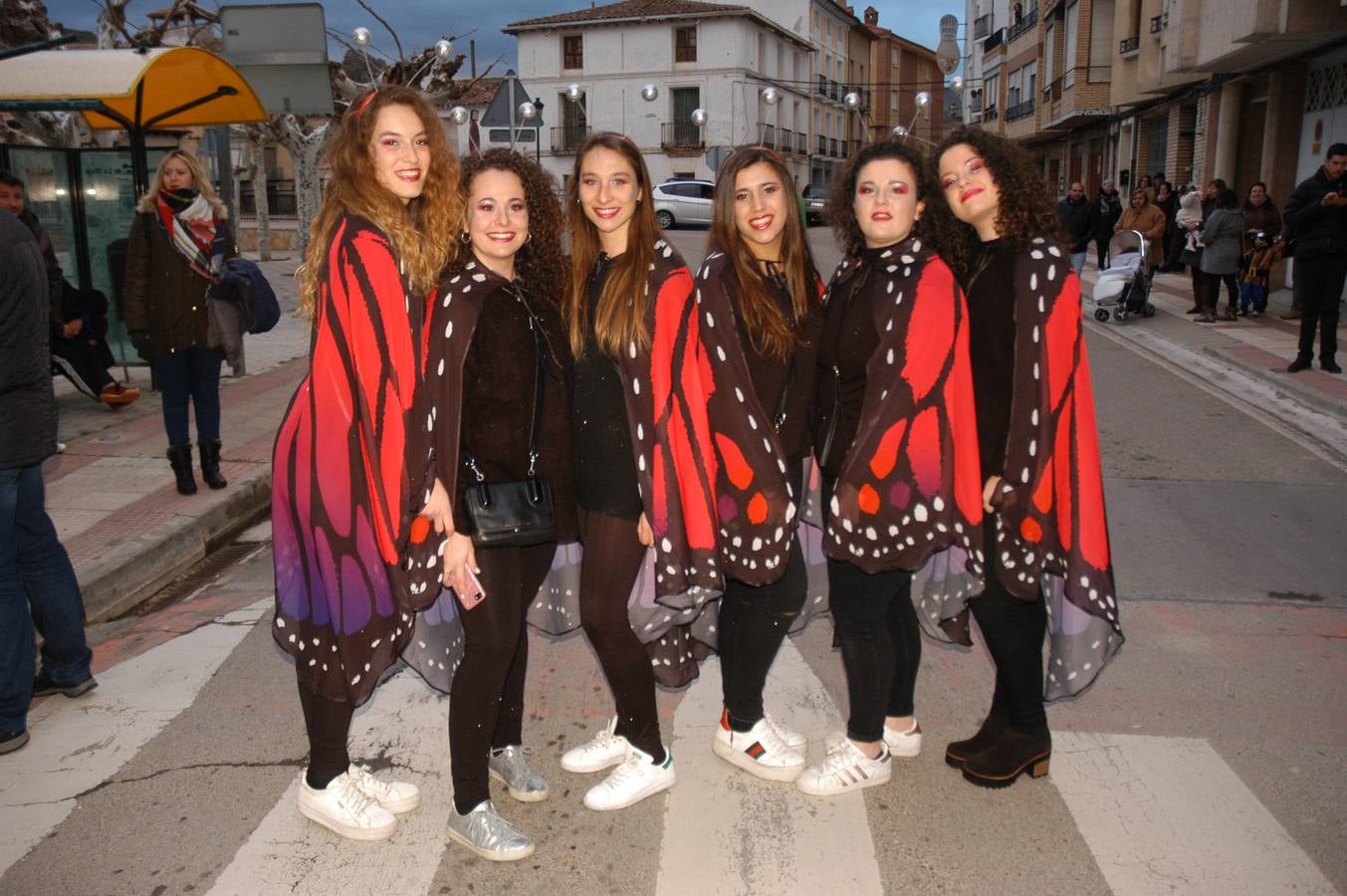 Cervera disfrutó de su desfile de Carnaval, que comenzó con un ligero retraso y del que todos disfrutaron