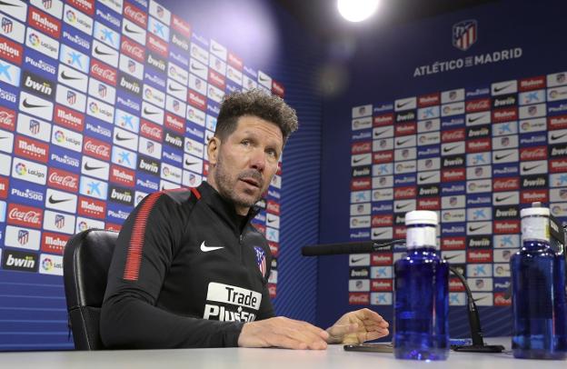 Simeone, ayer en la rueda de prensa previa al partido. :: efe