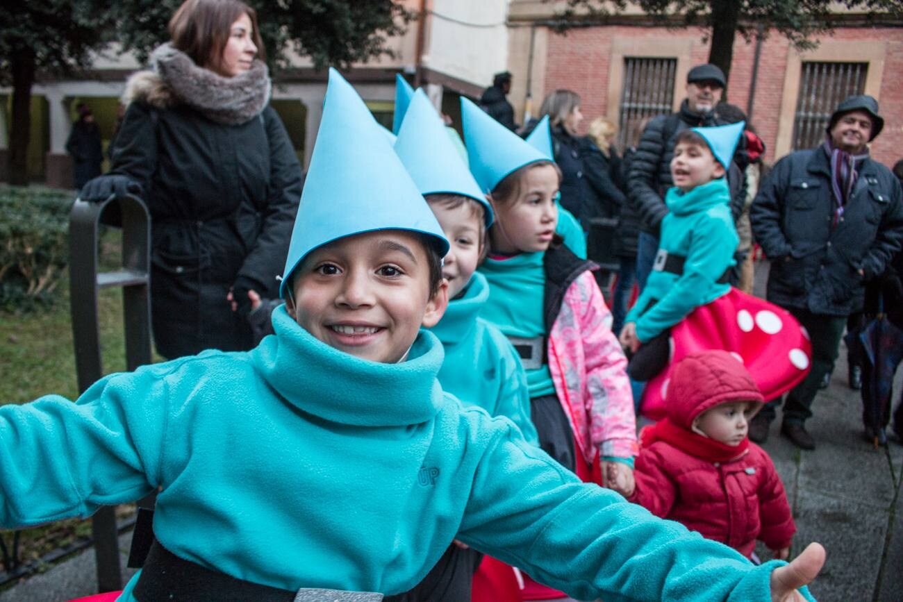 Santo Domingo disfrutó de su carnaval con un gran desfile y la fiesta de disfraces de un día de alegría y celebración