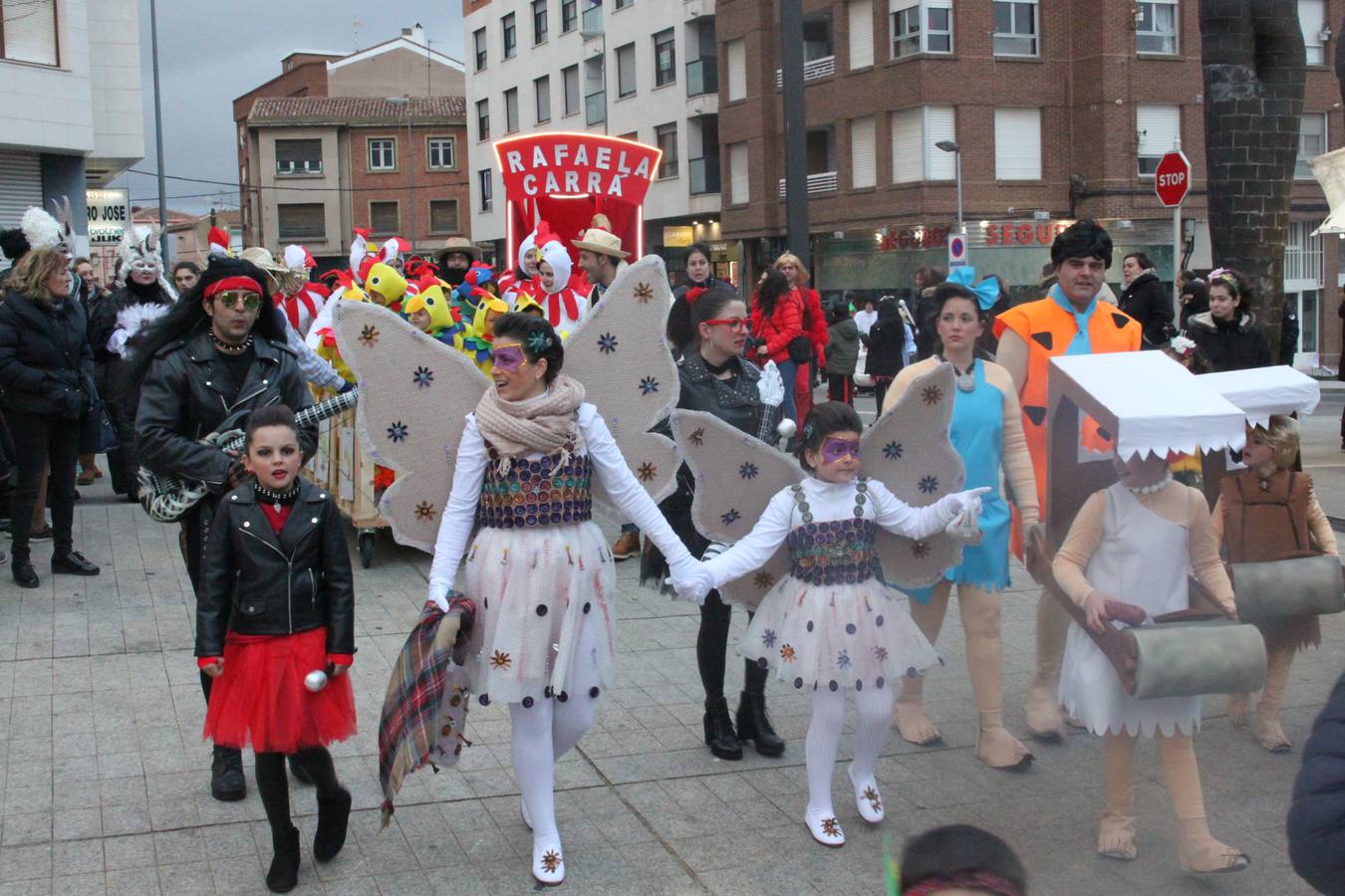 Disfraces de todo tipo y mucha diversión en los carnavales de Arnedo.