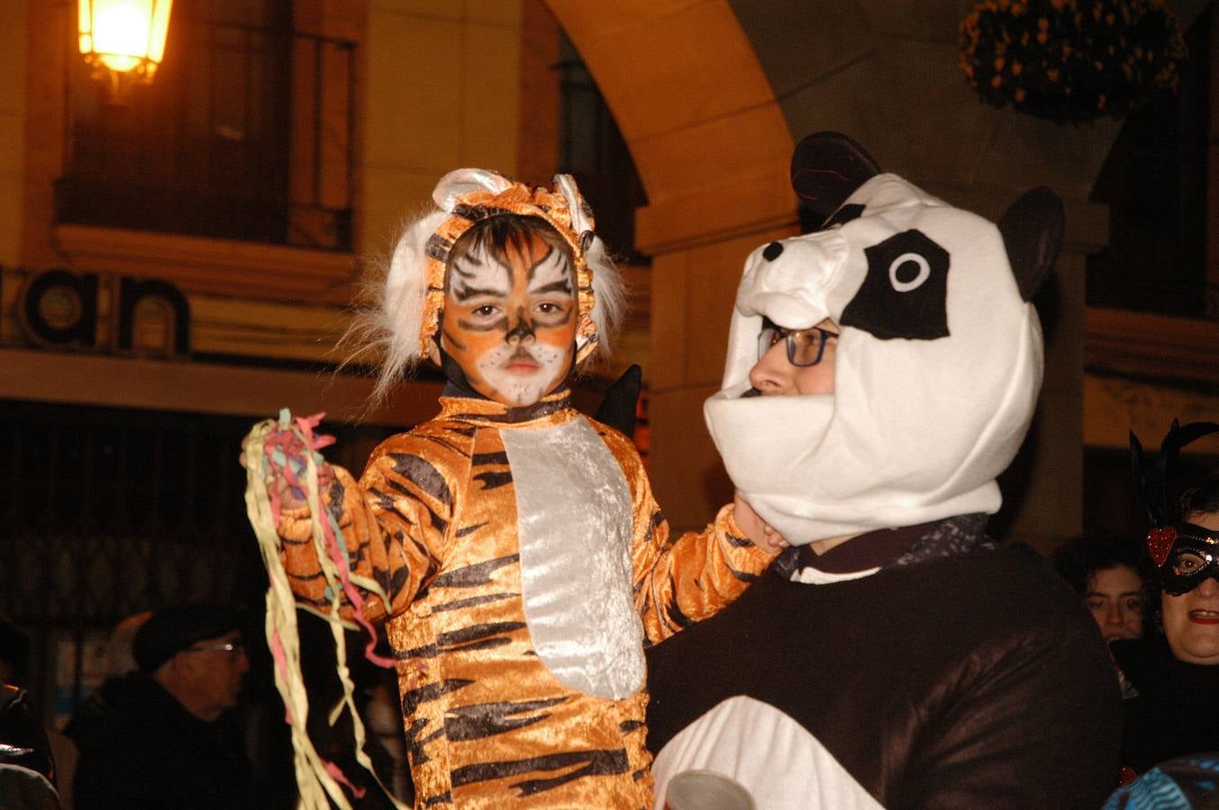 Mucha imaginación en los disfraces de los participantes del desfile de Carnaval de Calahorra.