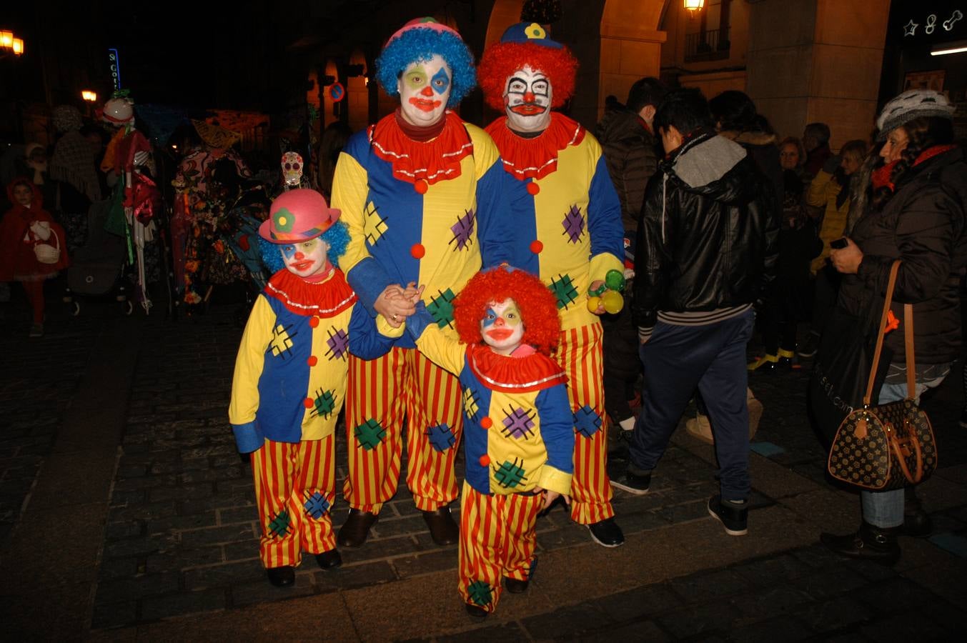 Mucha imaginación en los disfraces de los participantes del desfile de Carnaval de Calahorra.