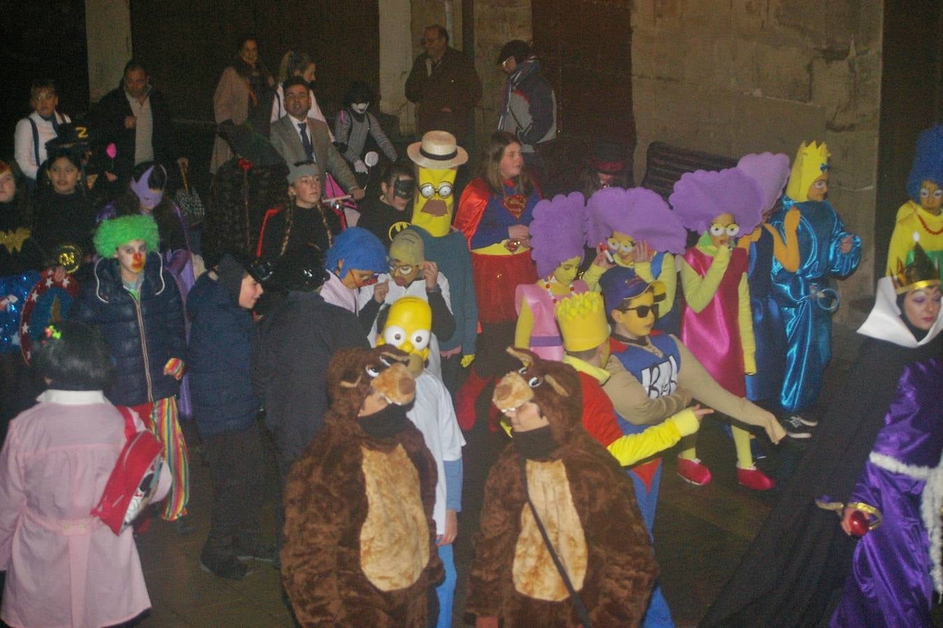 Divertidos disfraces en los carnavales de Cenicero.