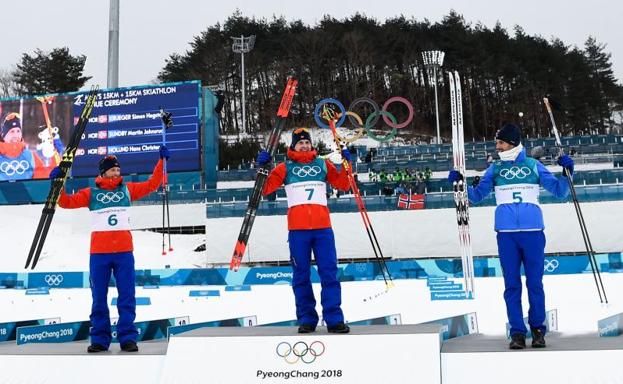 Los tres medallistas de skiatlón.