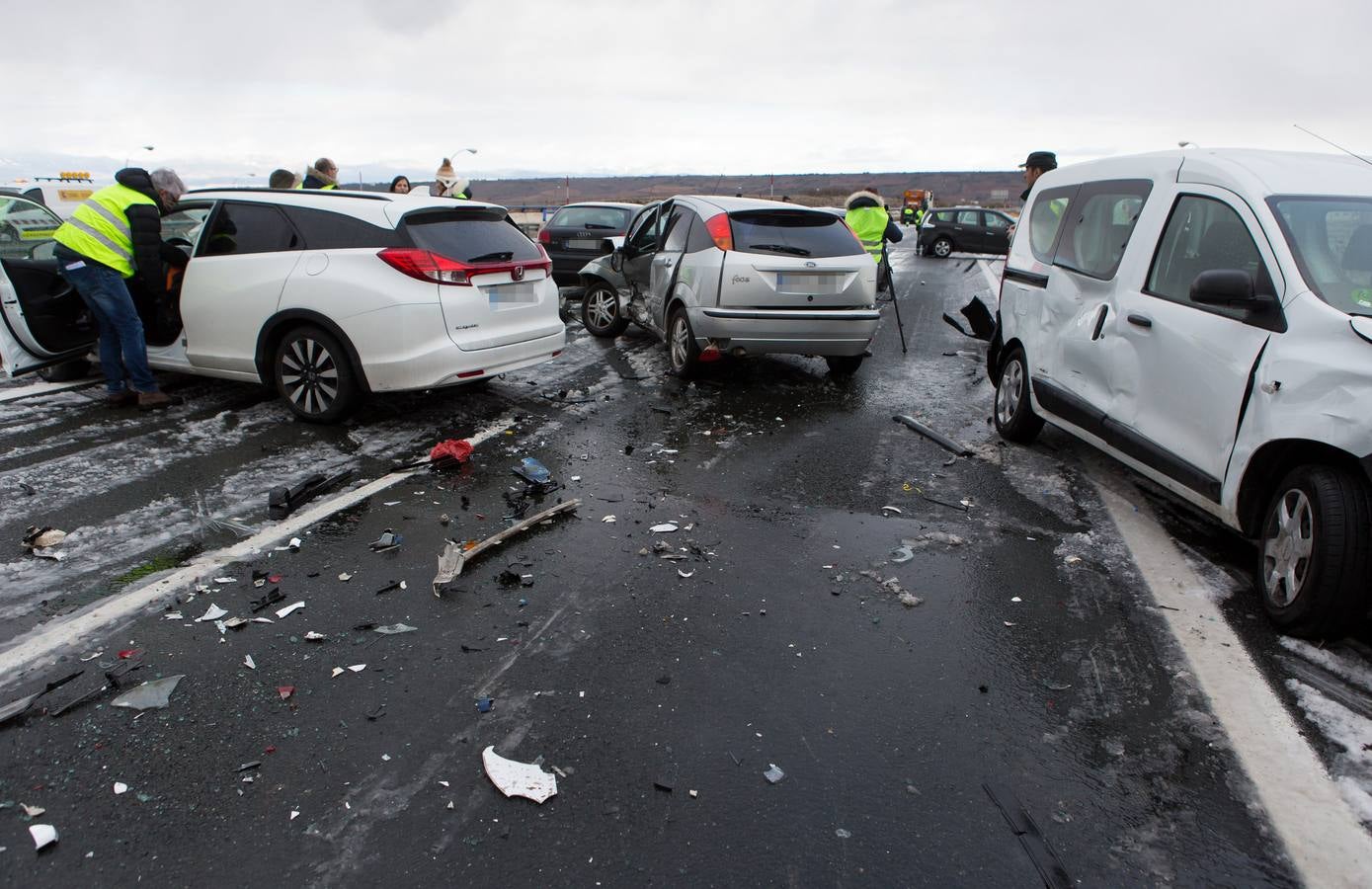 Una treintena de coches, afectados en un siniestro que dejó una veintena de heridos leves