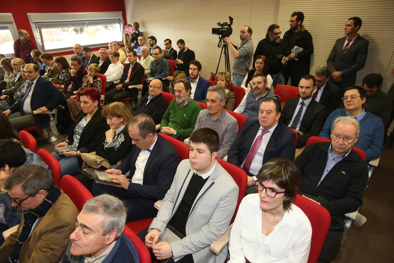 El Consejo Social de la Universidad de La Rioja entrega sus premios animando a sus alumnos a "la excelencia"