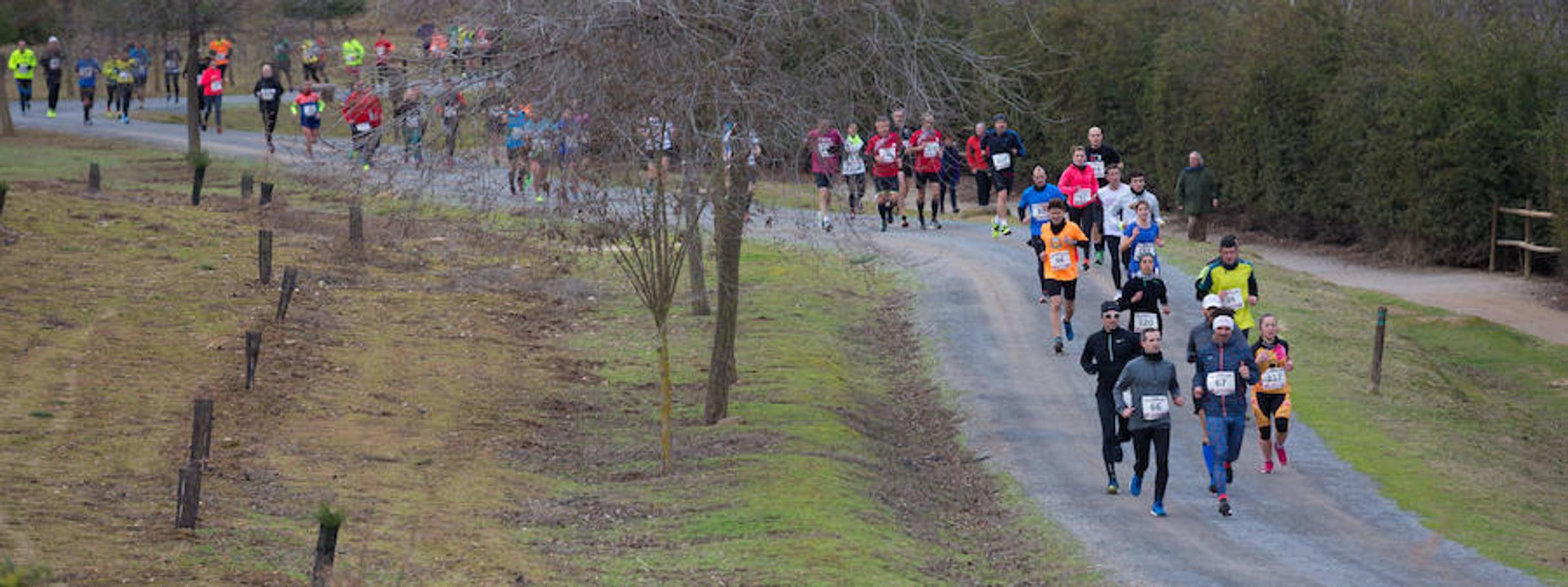 La Carrera de La GraJera ha reunido esta mañana a un gran número de atletas para competir en una nueva cita del Circuito de Carreras Populares por los alrededores del entorno natural y del campo de golf de Logroño