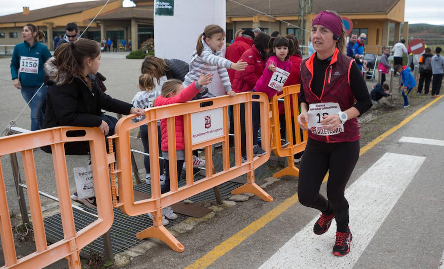 La Carrera de La GraJera ha reunido esta mañana a un gran número de atletas para competir en una nueva cita del Circuito de Carreras Populares por los alrededores del entorno natural y del campo de golf de Logroño