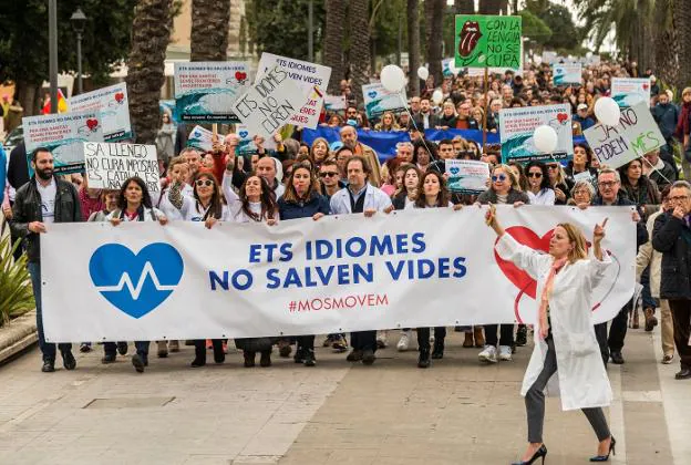 MARCHA CONTRA EL REQUISITO DEL CATALÁN EN LA SANIDAD BALEAR