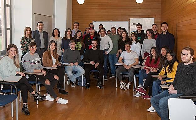 Alumnos de FP que van a participar en el programa Erasmus+. 