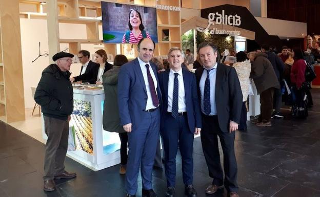 Representantes institucionales en la feria Navartur. 