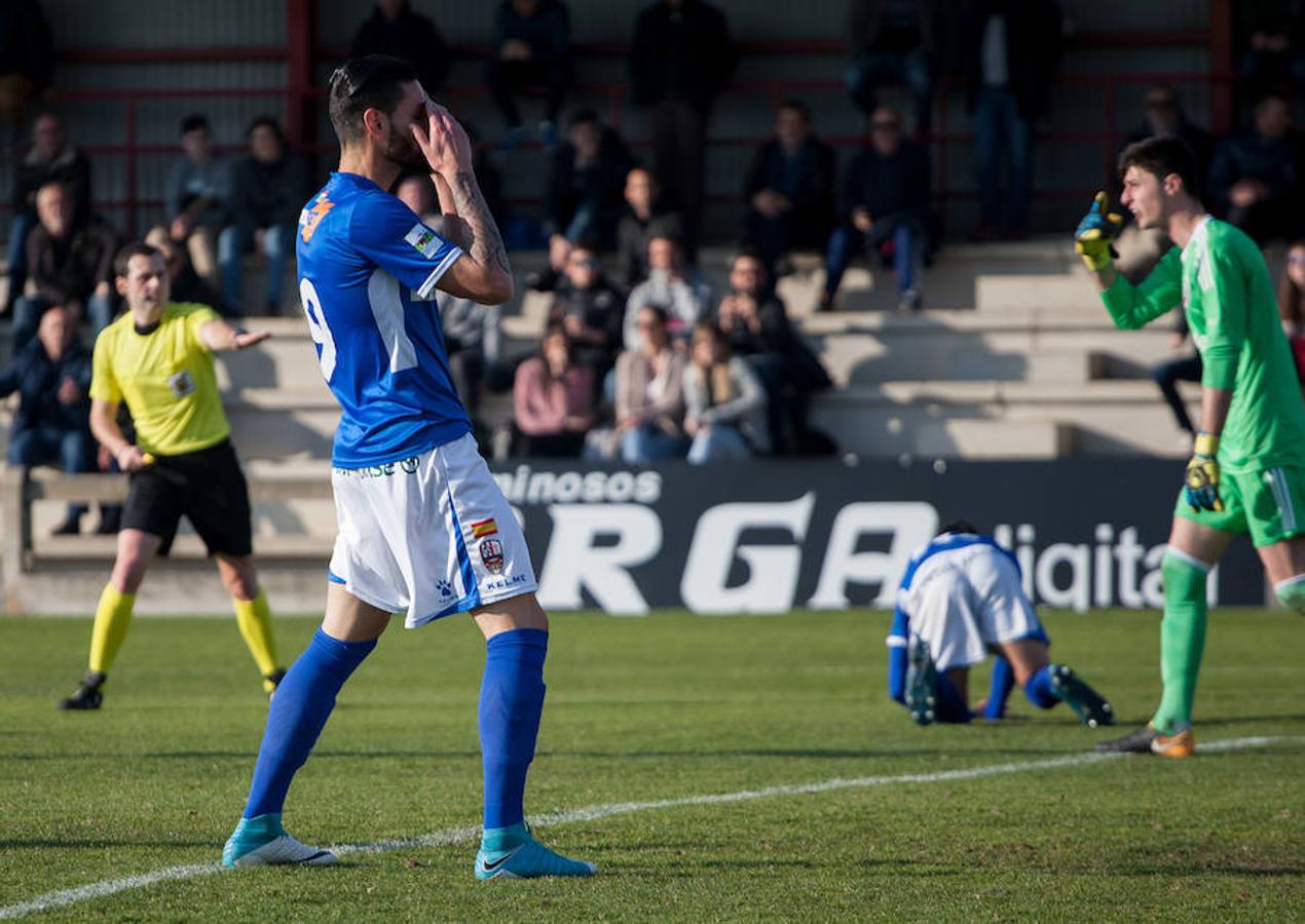 La UDL sacó un punto de su visita a Tajonar tras el anodino empate sin goles conquistado ante un rival que está hundido en la tabla. El equipo riojano tuvo dos chispazos a lo largo de noventa minutos, pero no consiguió materializar. También tuvo un apagón y un susto que pudo costarles caro.