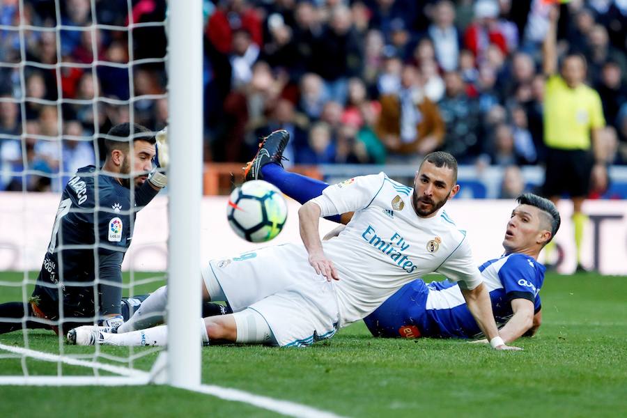 El conjunto de Zinedine Zidane logró su cuarta victoria consecutiva en Liga tras imponerse al cuadro babazorro con un doblete de Cristiano Ronaldo y tantos de Bale y Benzema, este último de penalti. 