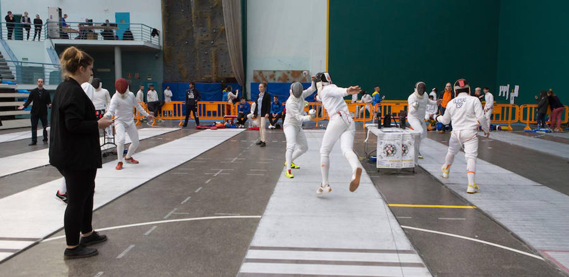 Imágenes correspondientes al Torneo Internacional Ciudad de Logroño que se celebra este fin de semana en el Polideportivo de Las Gaunas de Logroño. En categoría oro, el campeón ha sido el Burgos mientras que en la de plata, el éxito ha sido para el Olimpo de Madrid.