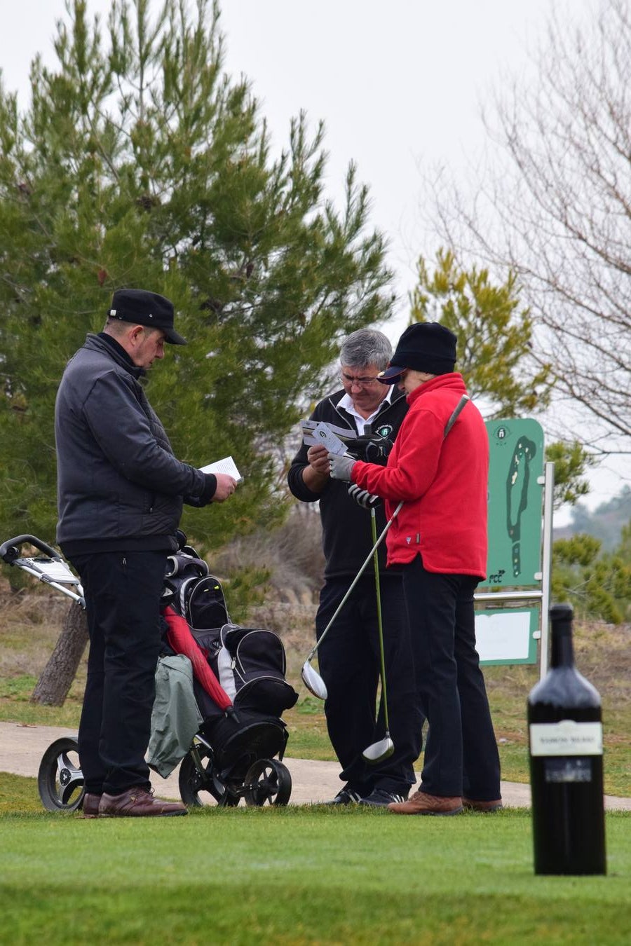 Los participantes en el primer torneo de la Liga de Golf y Vino disfrutaron de una estupenda jornada.