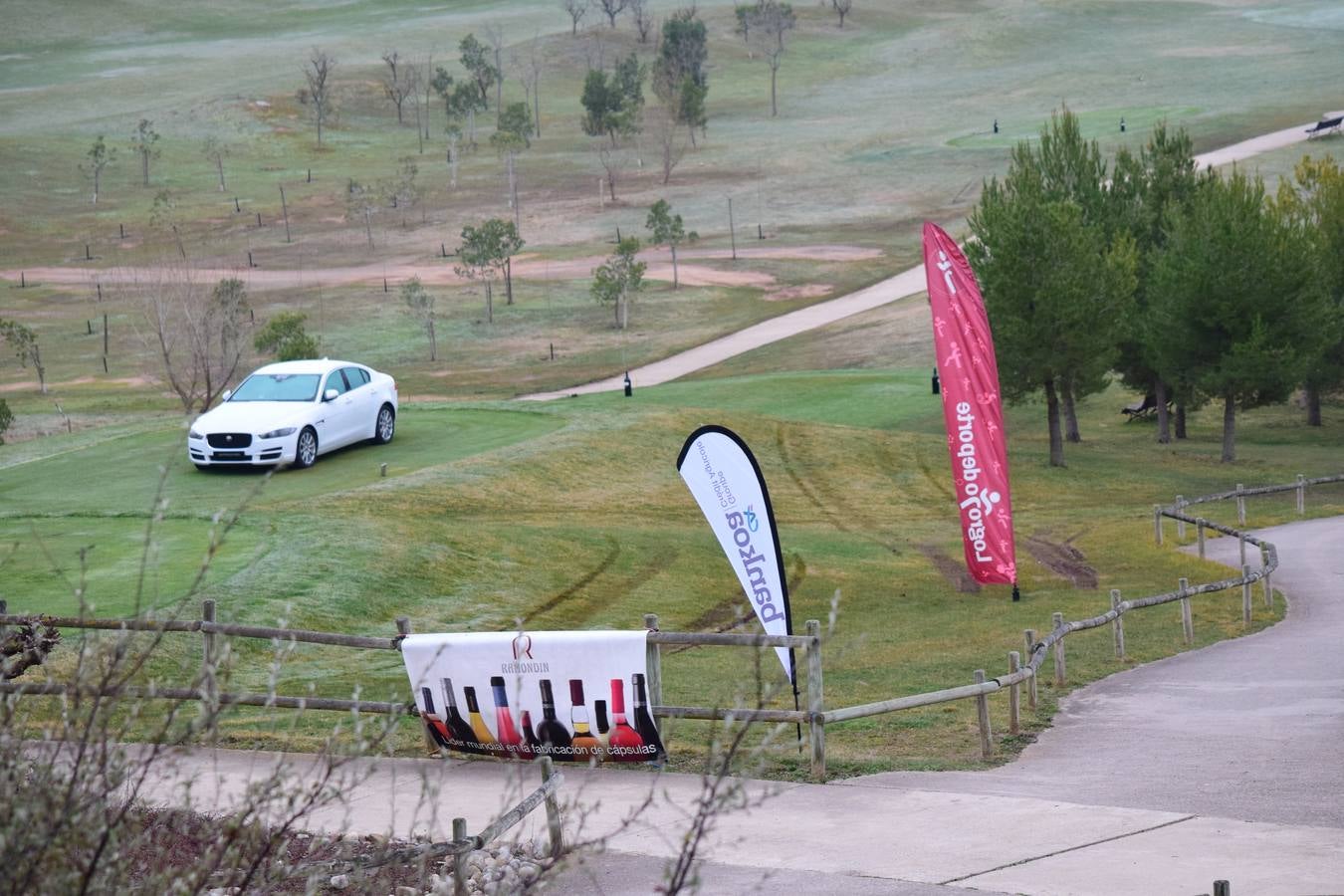 Los participantes en el primer torneo de la Liga de Golf y Vino disfrutaron de una estupenda jornada.