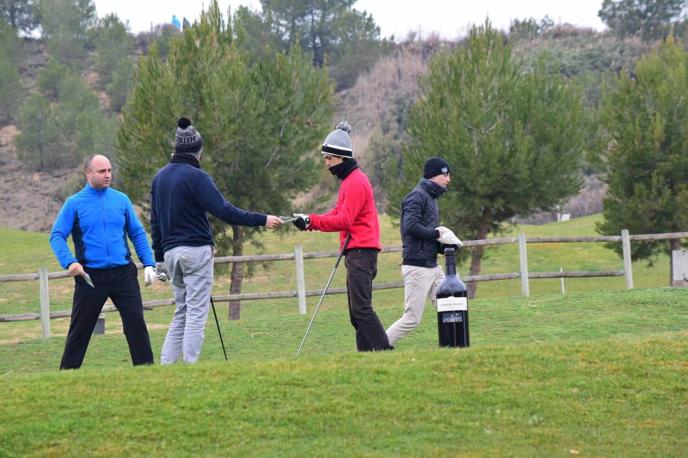 Los participantes en el primer torneo de la Liga de Golf y Vino disfrutaron de una estupenda jornada.