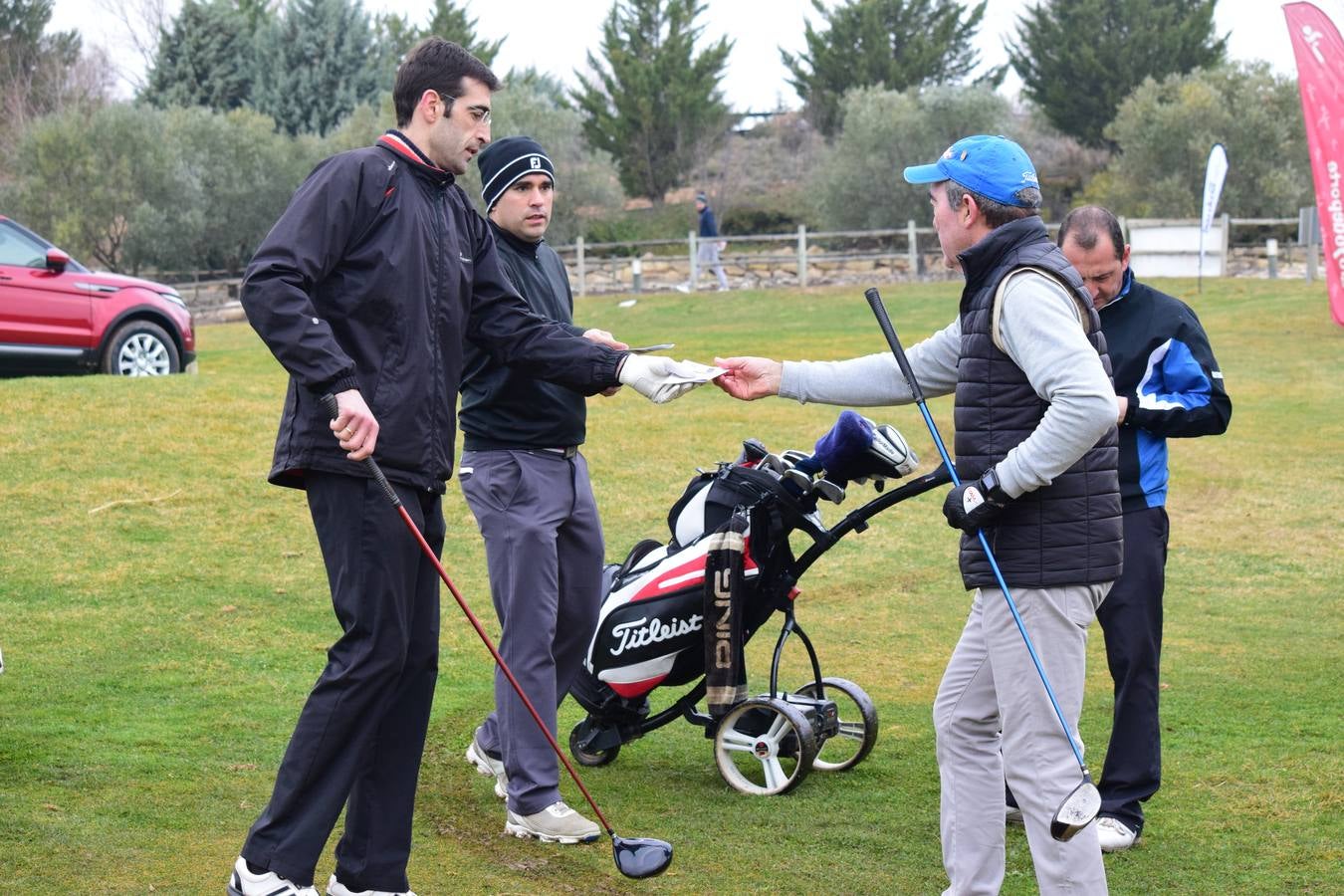 Los participantes en el primer torneo de la Liga de Golf y Vino disfrutaron de una estupenda jornada.