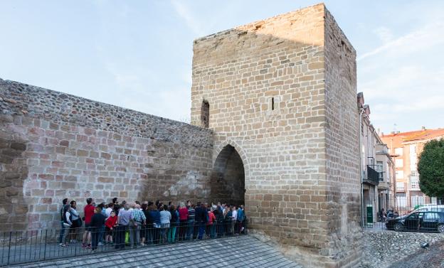 Una visita guiada al torreón restaurado de la calle Sor María de Leiva. 