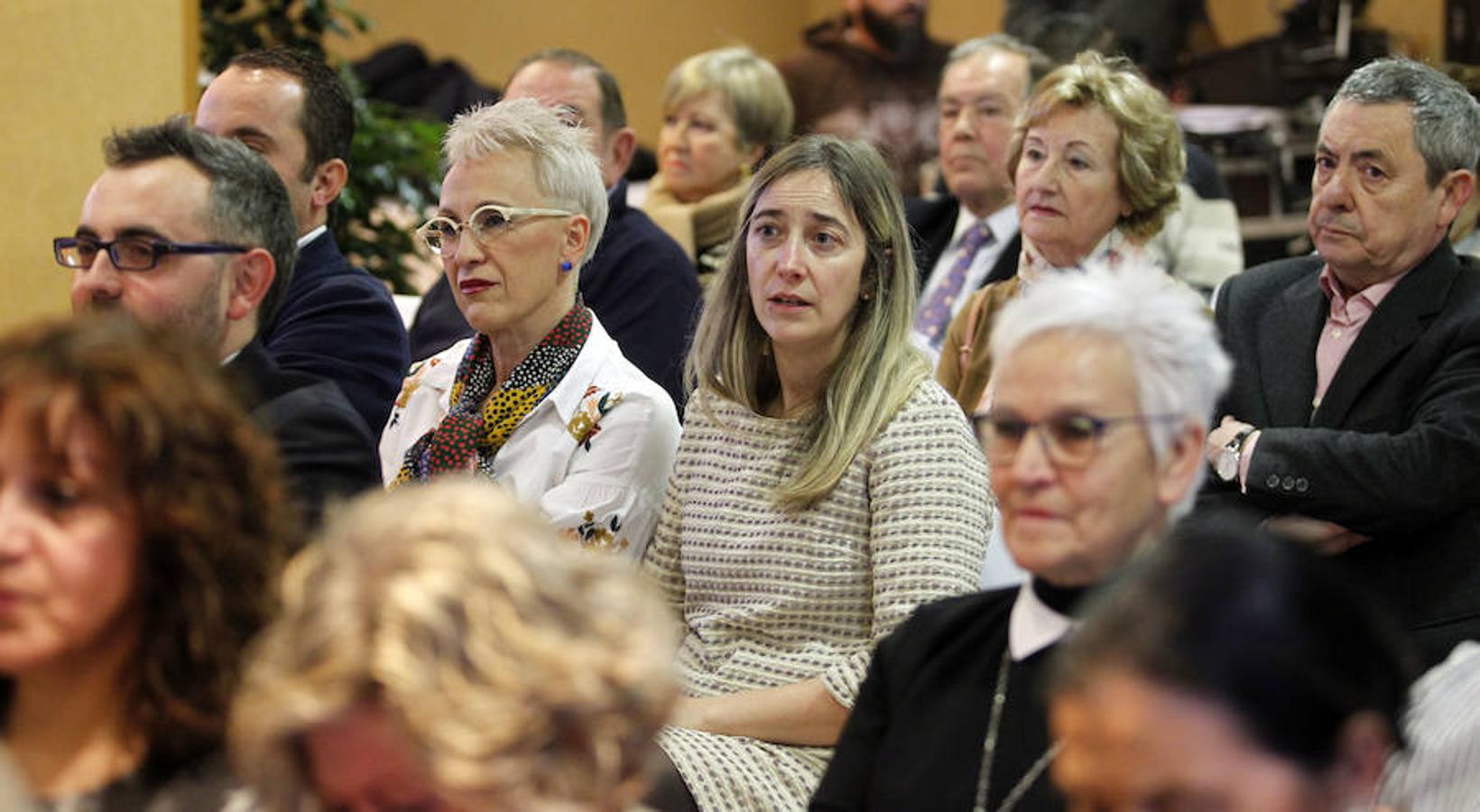 Entrega de la 4ª edición de los Galardones que concede AECC La Rioja y que ha contado con la presencia del presidente del Gobierno riojano, José Ignacio Ceniceros, la presidenta del Parlamento, Ana Lourdes González, y la alcaldesa de Logroño Cuca Gamarra.