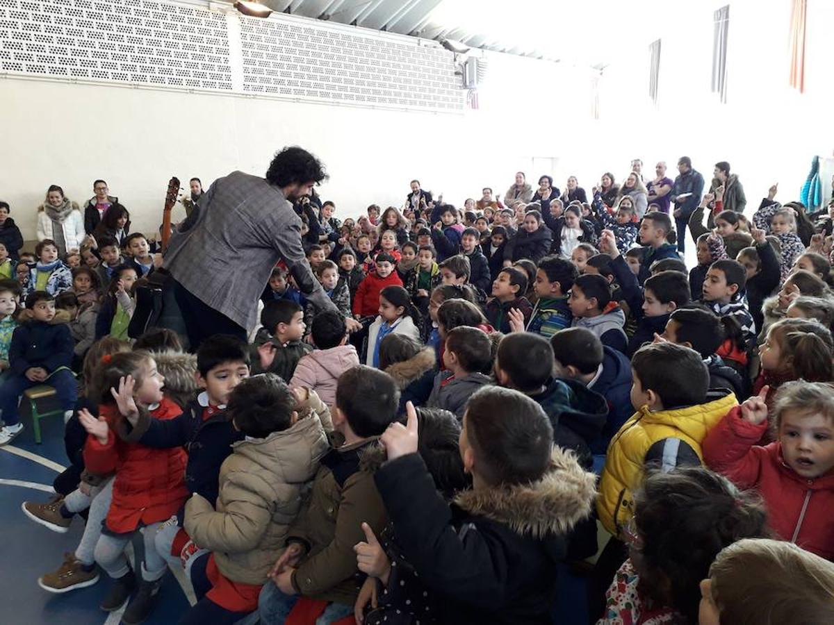 ´ablo Sáinz Villegas emplea la música para hablar de valores y emocione en los colegios de Logroño y Calahorra