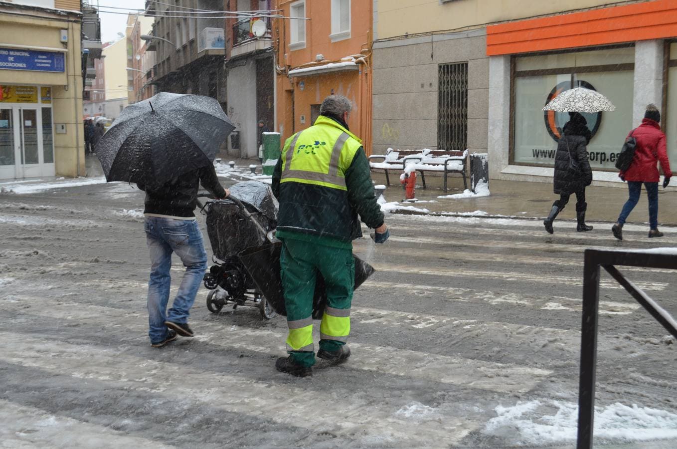 El temporal de nieve en La Rioja ha dejado unas preciosas imágenes de Calahorra este miércoles