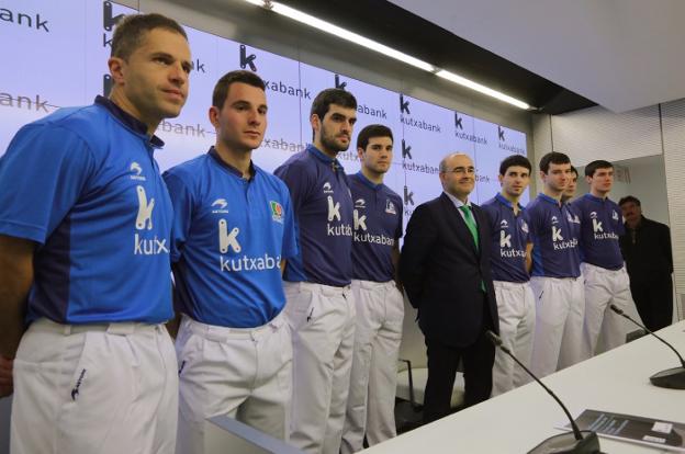 Los pelotaris clasificados, ayer durante la presentación. 